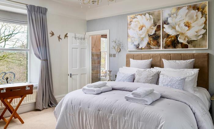 Foxglove Luxury Superior Room with ensuite Spa Bath ideal for couples